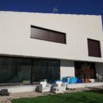 Casa unifamiliar con Geotermia en Esparza de Galar (Navarra) Waterkotte fabrica esta bomba de calor geotémica de alta eficiencia con un COP lider en el mercado, este fabricante lleva mas de 50 años de experiencia