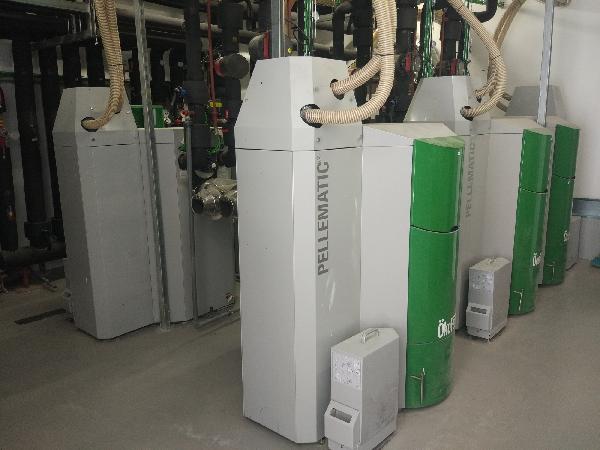Caldera ÖkoFEN Pellematic Compact instalada en sala técnica de vivienda en Villalmanzo, Burgos